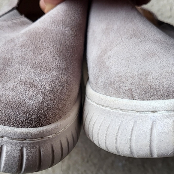 Sofft Women's Potina Slip on Sneaker Size 9.5 Suede Leather Taupe Pre-owned - Picture 7 of 8
